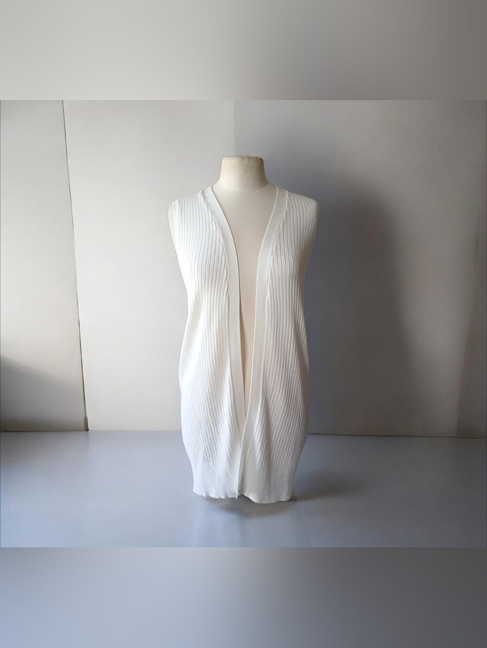 Spense Sleeveless Open-Front Ivory Ribbed Cardigan Vest